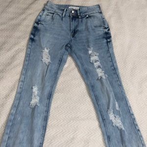 Light wash mom jeans